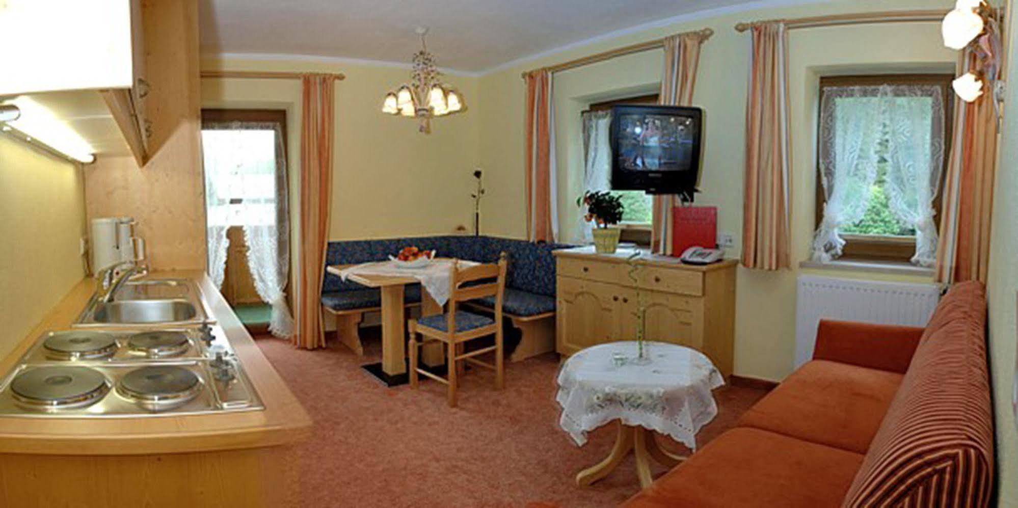 Pension Und Apartments Landhaus Marie Leutasch Luaran gambar