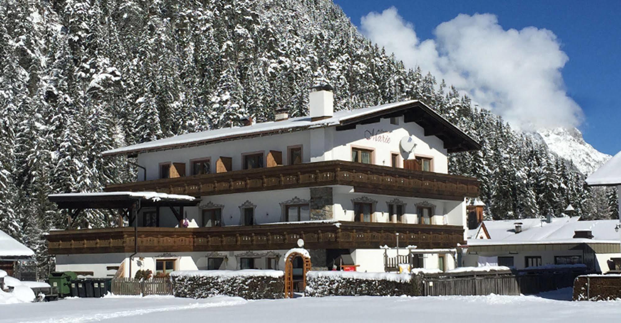Pension Und Apartments Landhaus Marie Leutasch Luaran gambar